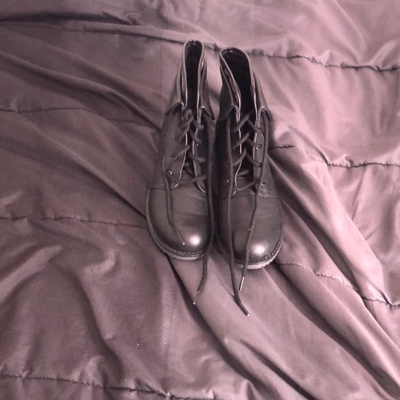 Black boots - Picture 1 of 4